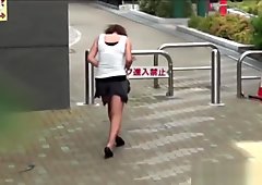 Japanese babe gushes piss